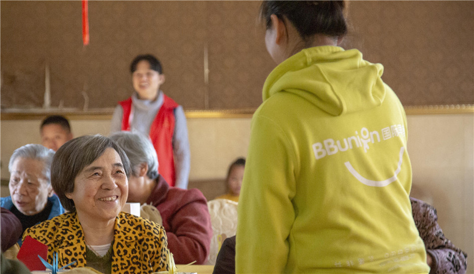 弘扬公益精神，用爱心影响生命